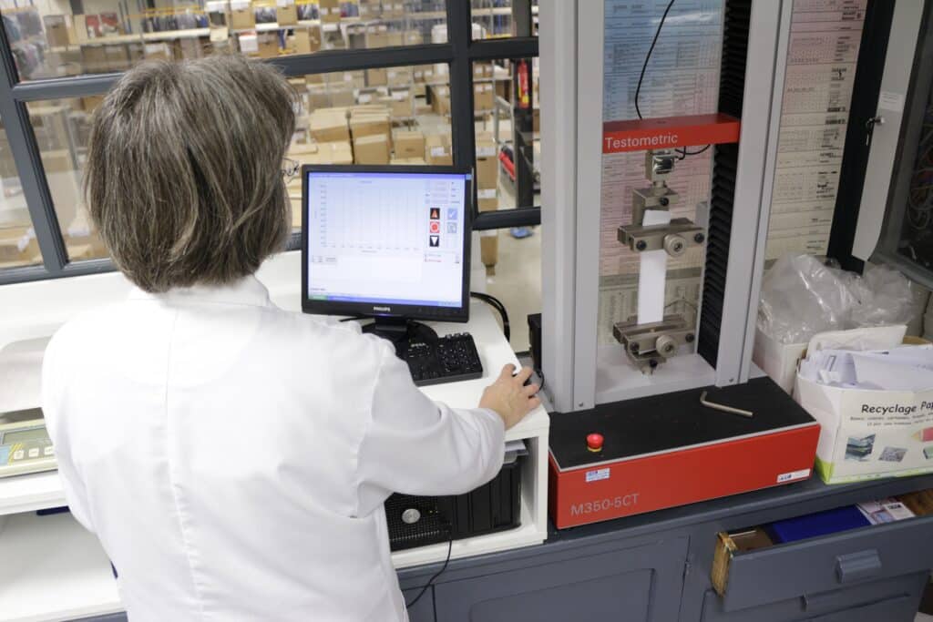 Laboratoire controle ordinateur 1024x683